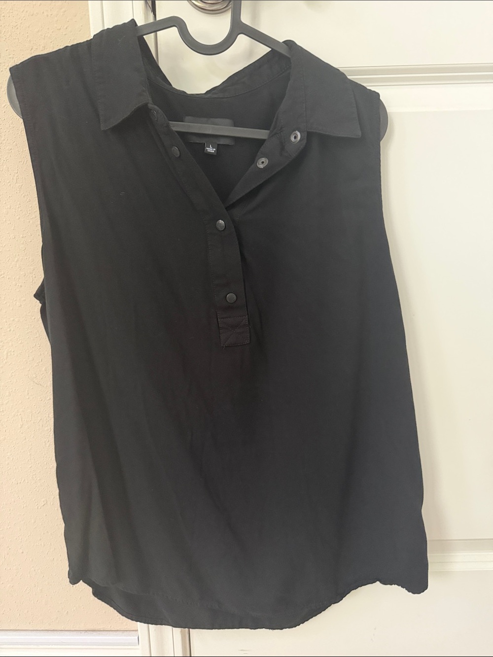 Premise Black Sleeveless Collared Button-Front Camisole